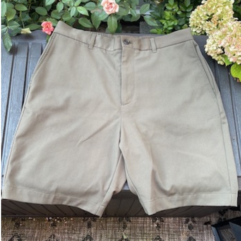 Women’s Zara - Army Green Twill Shorts Size 31